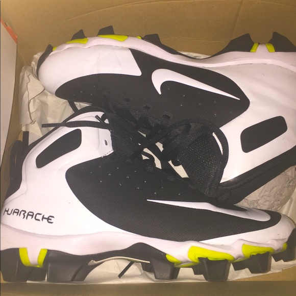 Nike Athletic Cleats: Unisex 6Y - Picture 1 of 6